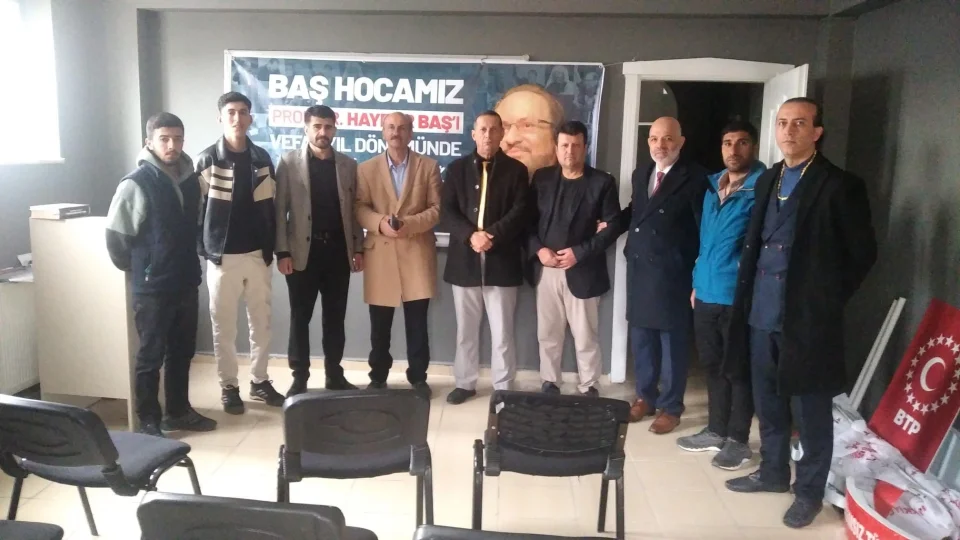 Van�da Prof. Dr. Haydar Ba� i�in vefa bulu�mas�: Fikirleri ve idealleri anlat�ld�