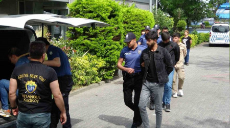 Vatanda rahatsz edip polise saldrdlar