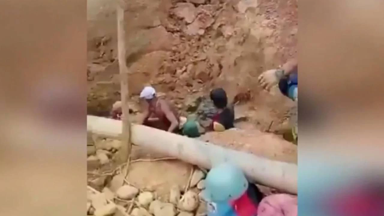 Venezuela'da yasa d��� alt�n madeni ��kt�: 30 i��i �ld�, 100'den fazlas� toprak alt�nda