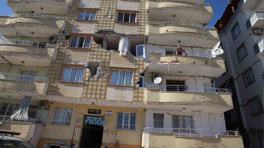 Vinle ar hasarl evine girin ahs inemeyince itfaiye ard
