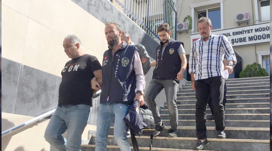 Yabancılar Türk öğrenciyi dolandırdı