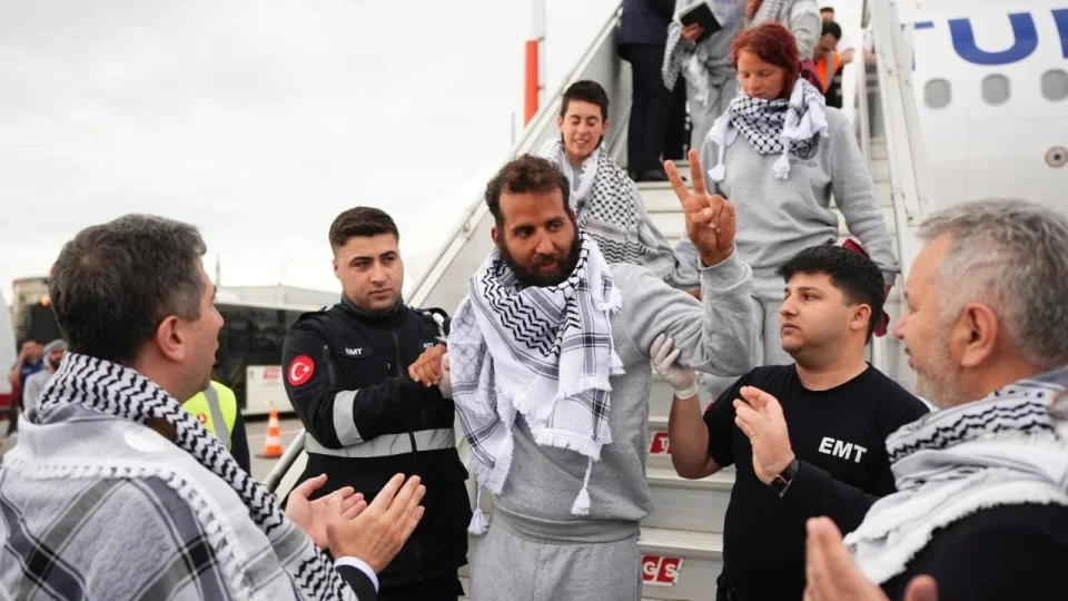 Yaral� K�resel Sumud Filosu aktivistleri �stanbul'da tedavi alt�na al�nd�