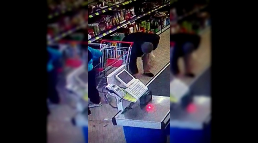 Ya�l� adam�n yapt���na bak!