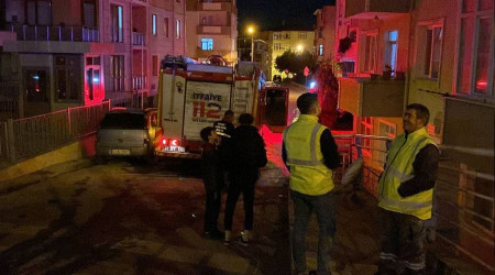 Yaşlı yatalak çifti yangın ayırdı