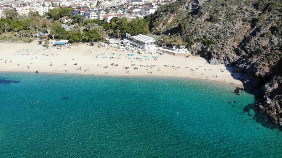 Y�l�n son g�n�nde Alanya'da sahillerinde yo�unluk