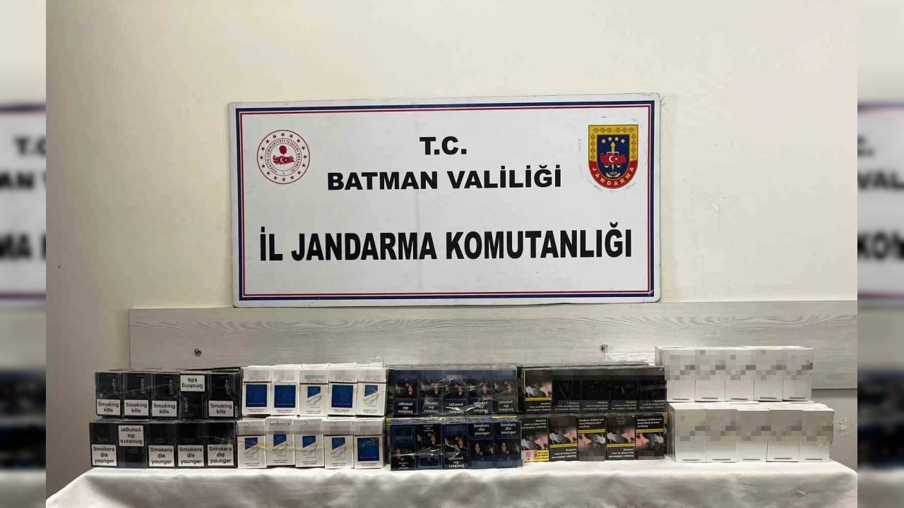 Yolcu minibüsünde kaçak sigara sevkiyatı jandarmaya takıldı