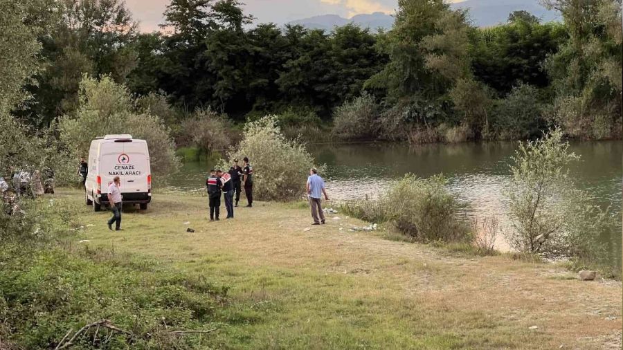 Y�z�n� y�kamak istedi, g�lete d��erek �ld� 