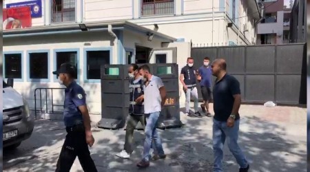 Zabıtaya saldıran seyyar satıcılar adliyede