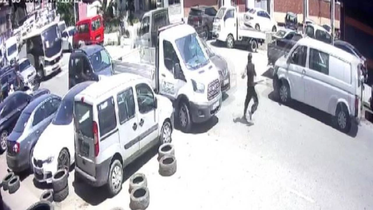 Zeytinburnu'nda polisten ka�an ka�ak i��iye araba �arpt�