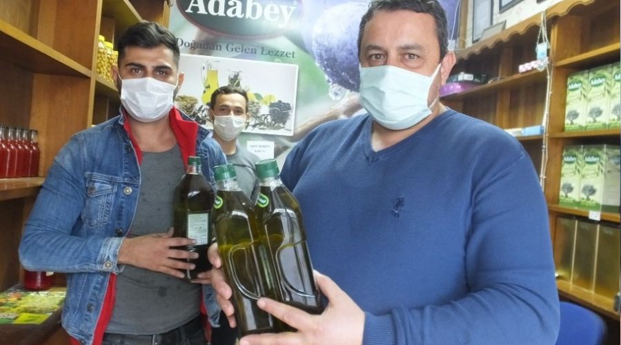 Zeytinyağını renkli şişelerde saklayın