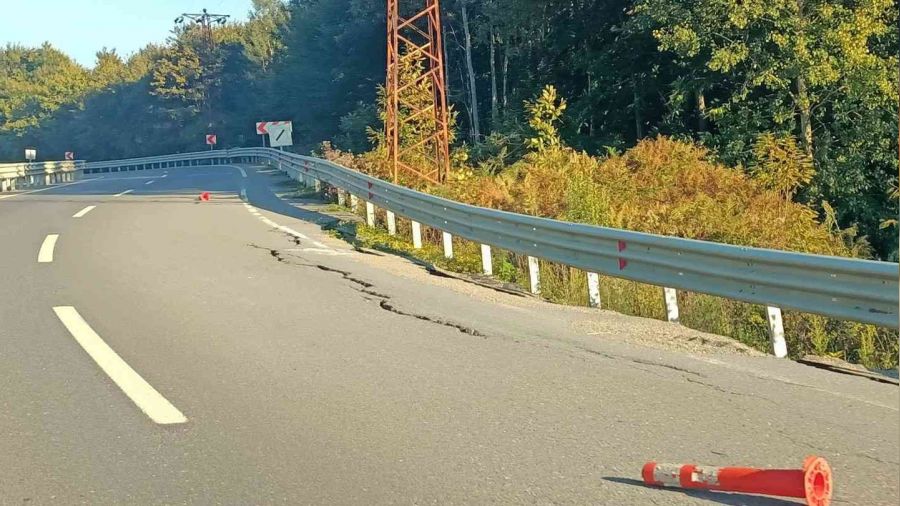 Zonguldak-Ereğli Karayolu'nda çökme meydana geldi