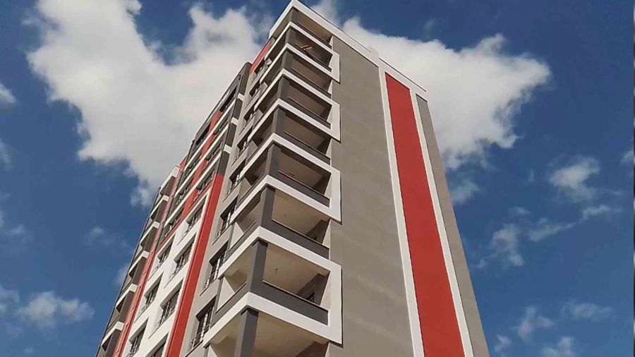 11. kattan düşen genç kız ağır yaralandı