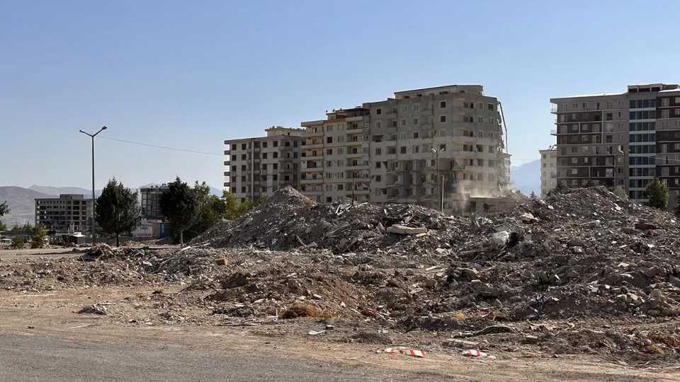 123 kişinin öldüğü Ebrar Sitesi davasında müteahhide 17 yıl hapis cezası