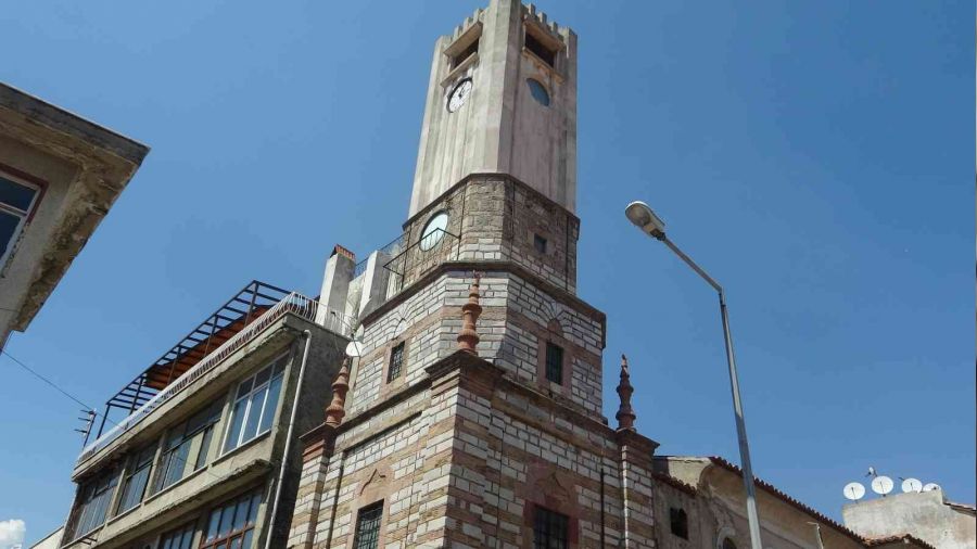 137 yllk saatli kule ilk gnk zelliini koruyor