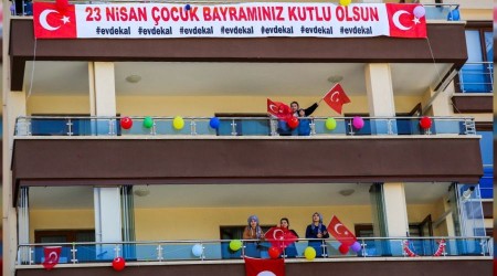 15 katl apartman ssleyip 23 Nisan' kutladlar