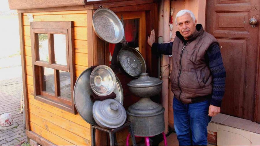 1.5 metrelik dükkanda 41 yıldır kalay yapıyor