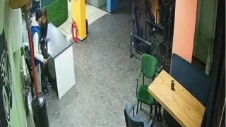 17 yaşındaki çocuğun bıçaklandığı anlar güvenlik kamerasında