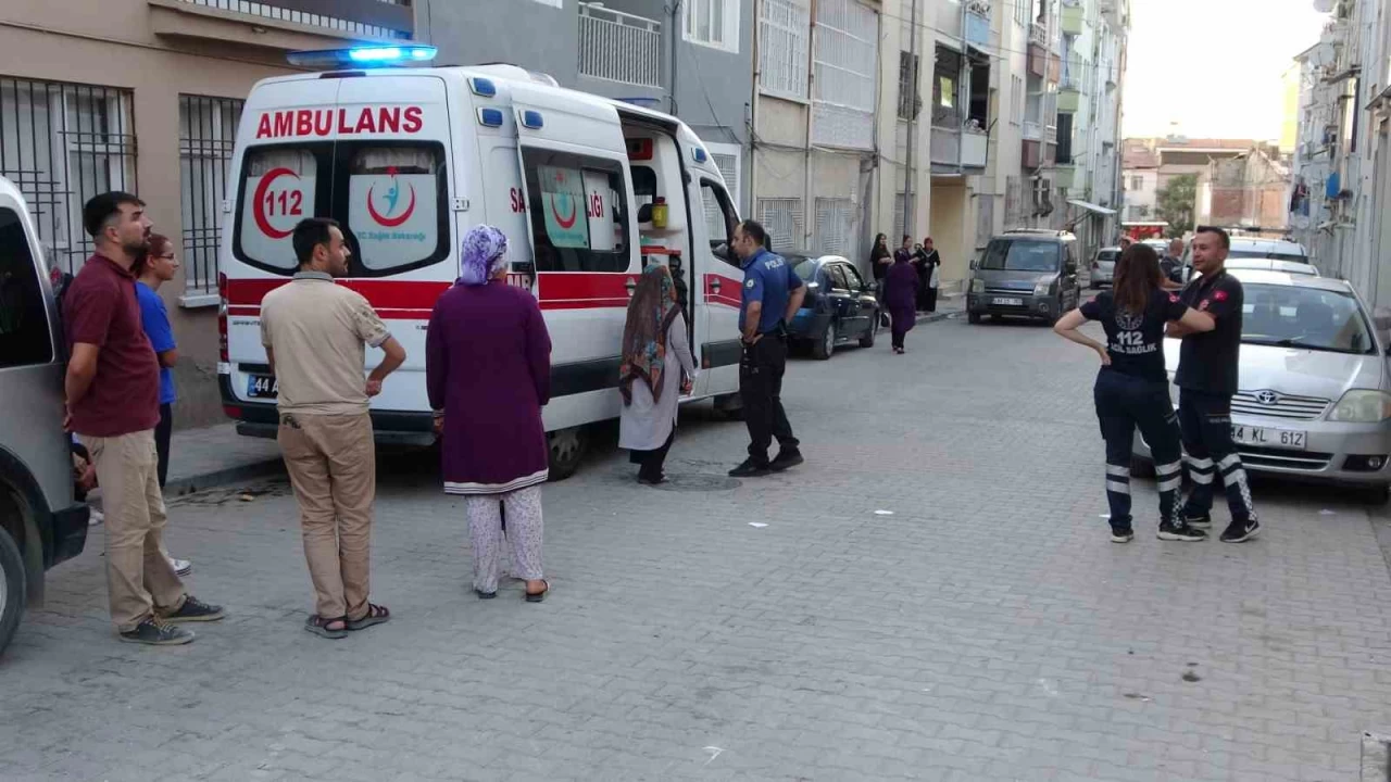 18 ya��ndaki gen� k�z elektrikli s�p�rge kablosu ile as�l� halde bulundu