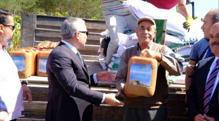 20 çiftçiye 100'er kilogram Zeron buğdayı dağıtıldı