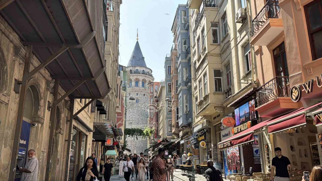 22 yaşındaki genç Galata Kulesi'nden düştü... İntihar mı?
