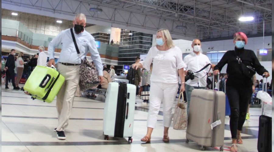 4 ay sonra ilk �ngiliz turist kafilesi