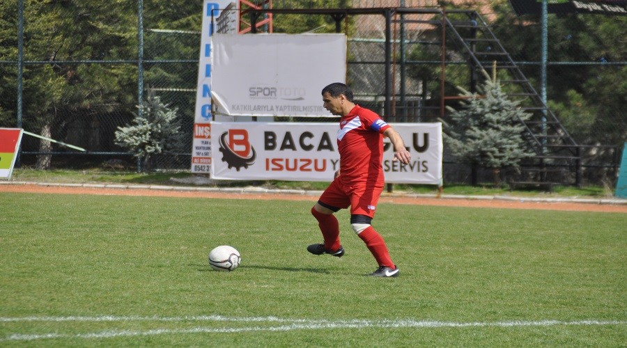 43 y�ld�r ye�il sahalarda