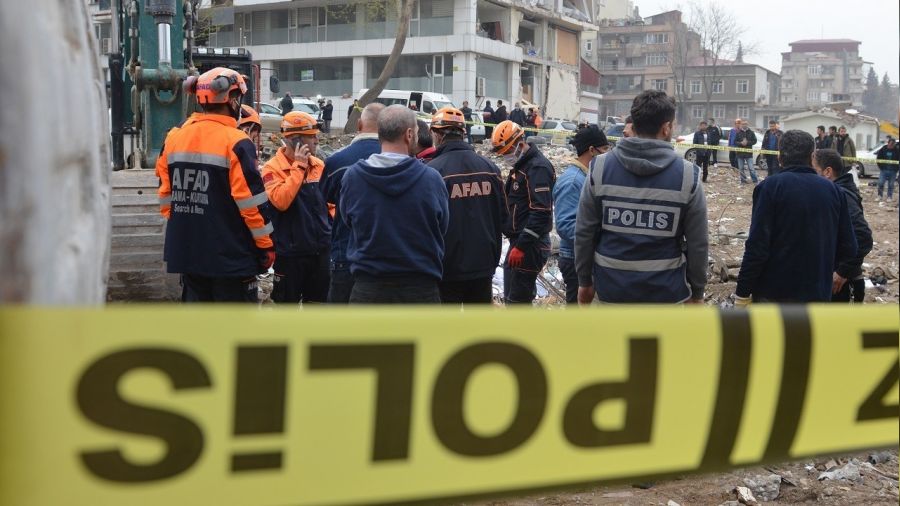 49'uncu gnde enkazdan bir kadn cesedi kartld