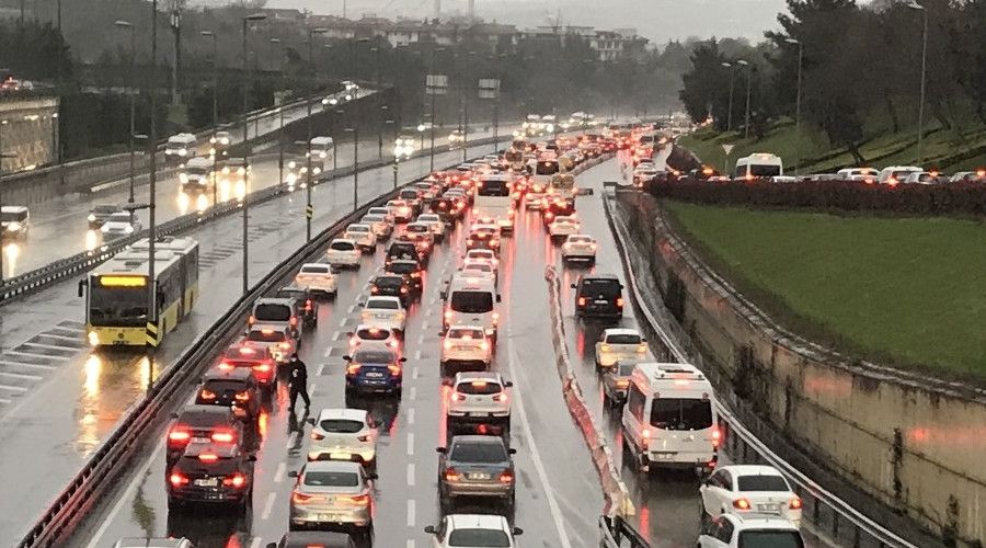 56 saatlik k�s�tlama sonras� �stanbul'da trafik yo�unlu�u
