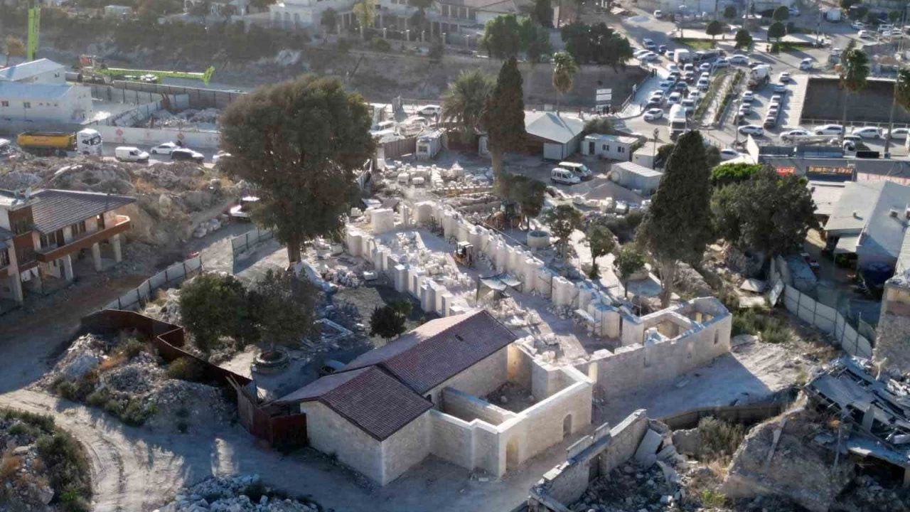 754 yllk Antakya Cami, ayaa kalkyor
