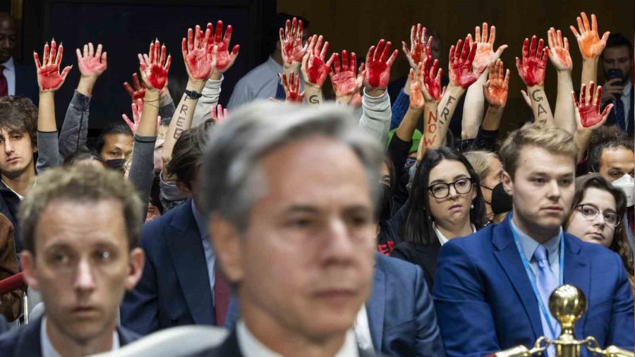 ABD Dileri Bakan Blinken, sava btesini savunurken protesto edildi