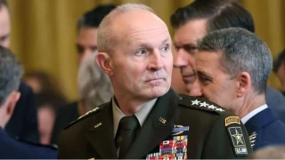 ABD Savunma Bakanl���, Kara Kuvvetleri Komutan� George'un "derhal emekli olaca��n�" duyurdu