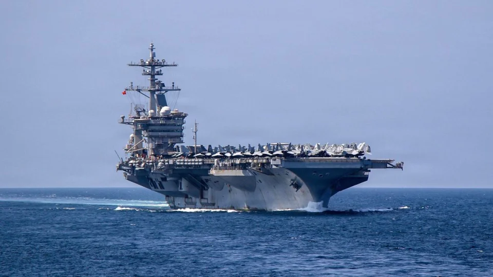 ABD u�ak gemisi USS Abraham Lincoln eve d�n�� yolunda 