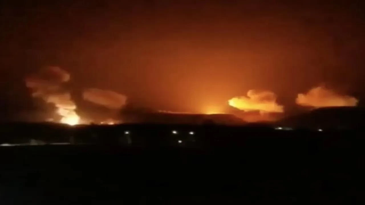 ABD ve İngiltere, Yemen'in Hudeyde kentine saldırdı