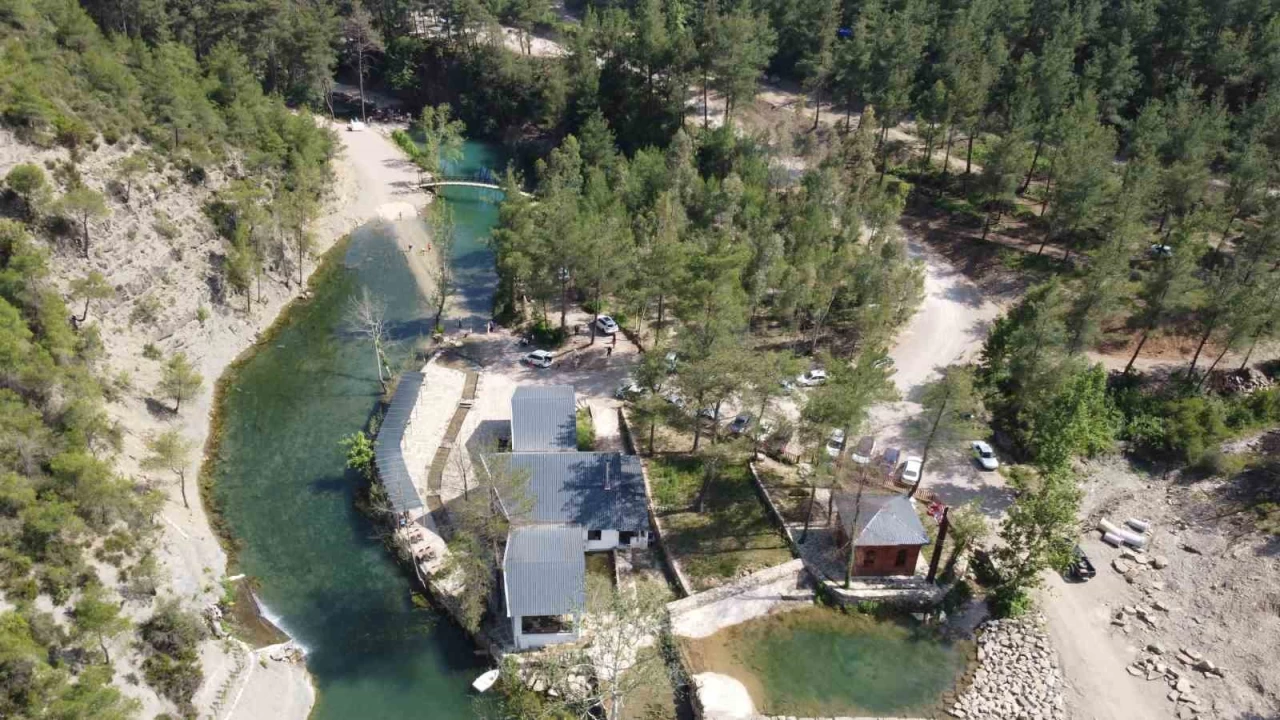 Adana s�ca��ndan ka�anlar Yedig�ze'de serinliyor