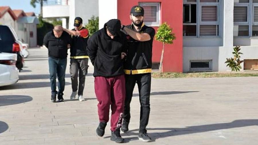 Adana'da kuzenler, teyzelerinin "bakm parasn" almak iin kavga etti: 1 l, 1 yaral