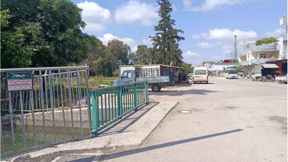 Adana'da sat�rl� kavga: 1 �l�, 2 yaral�