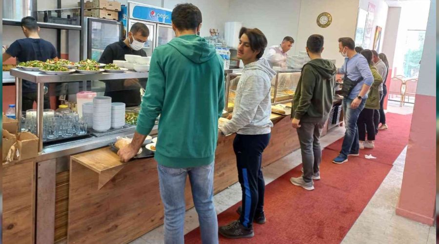 Adıyaman'da bir tost fiyatına üç çeşit yemek