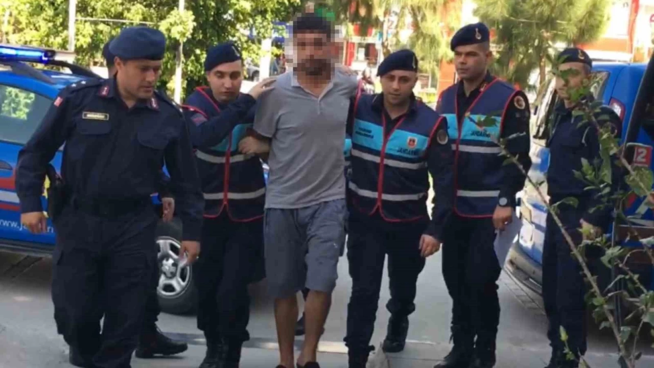 Aileyi katleden cani, gasp ettiği bilezikle borç ödemiş