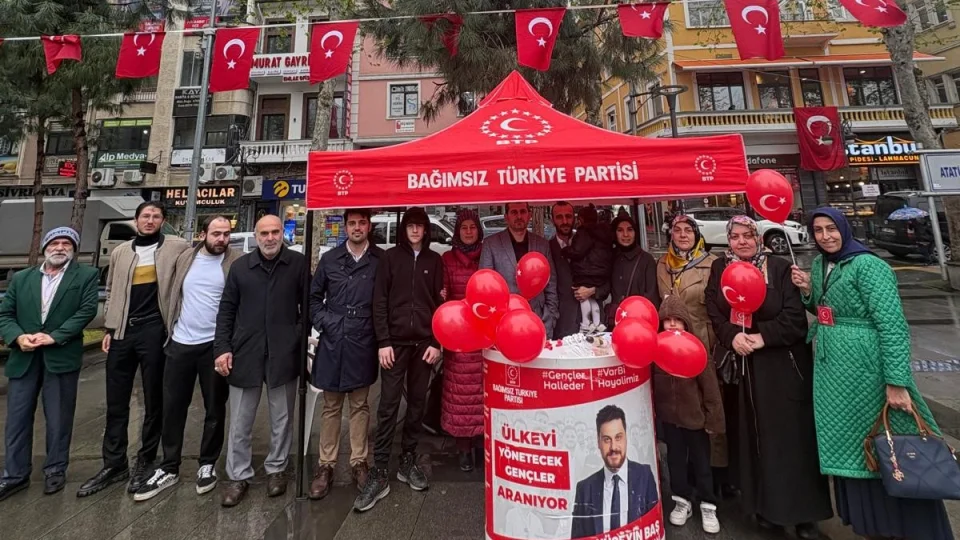 Ak�aabat Atat�rk Park��nda BTP 'den renkli kutlama