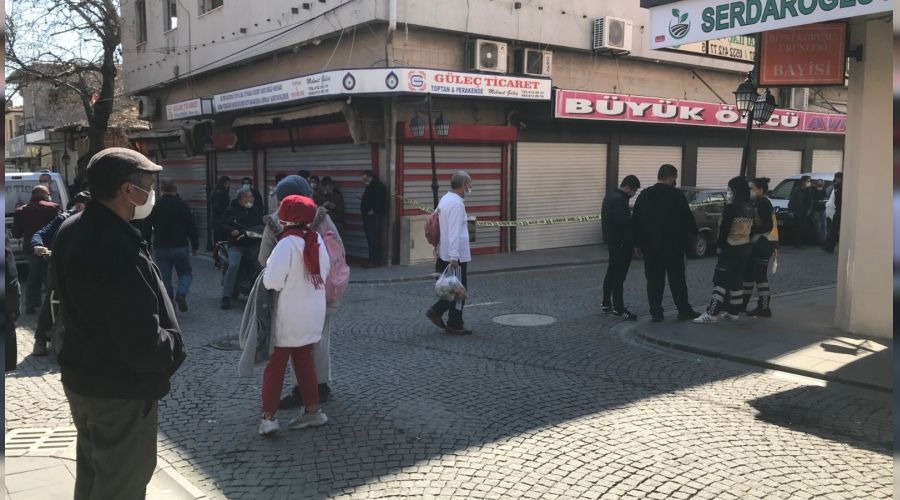 Akhisar'da sokak ortas�nda silahl� �at��ma