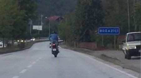 Akrobatik sürücü yürekleri ağza getirdi