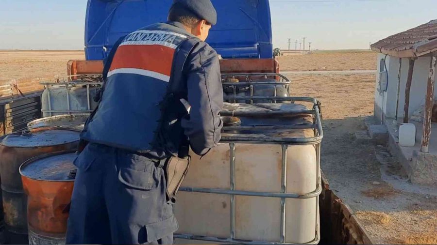 Aksaray'daki kaçak yağ deposuna jandarmadan baskını