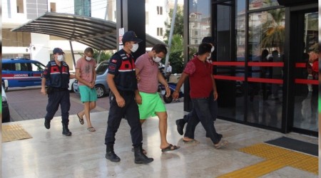 Alanya'da otomobil kundaklayan 3 şüpheli yakalandı