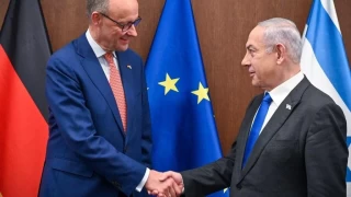 Almanya'da genel seçimin galibi Merz'in, Netanyahu'yu ülkeye davet etmek istemesi eleştiriliyor