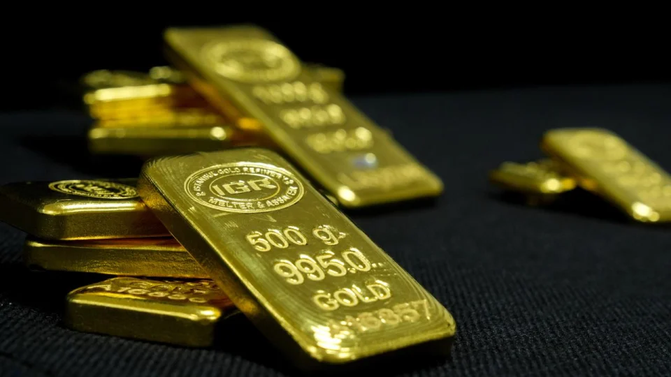 Alt�ndaki d���� s�r�yor