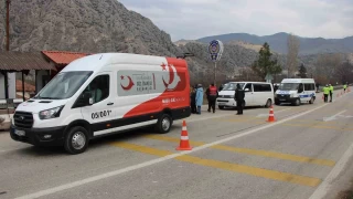Amasya'da polisten kaçan minibüsten 20 kaçak göçmen çıktı