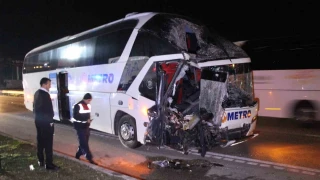 Amasya'da yolcu otob�s� ile t�r �arp��t�: 11 yaral�