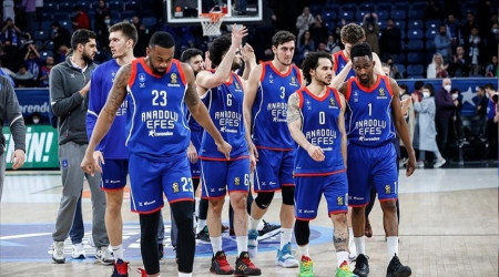 Anadolu Efes Dörtlü Final'de
