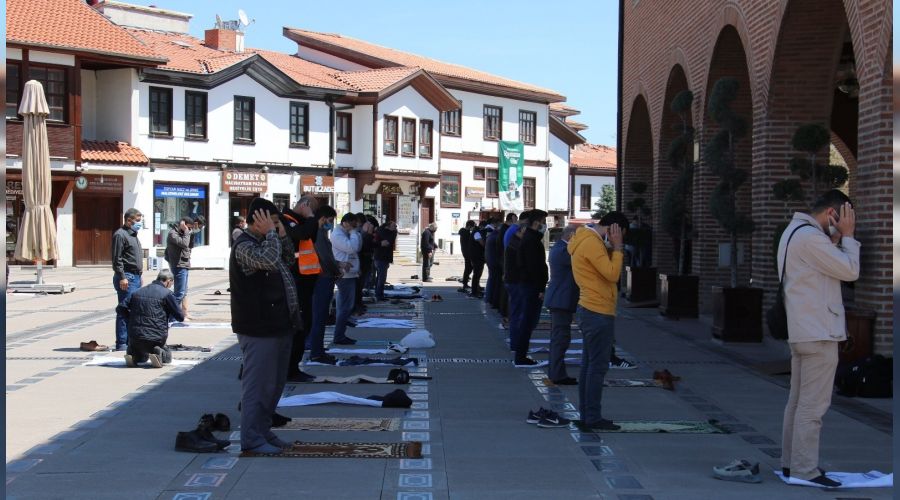 Ankara'da cuma namaz pandemi artlar altnda klnd