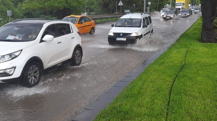 Ankara'da sağanak yağış: Cadde ve sokaklar göle döndü